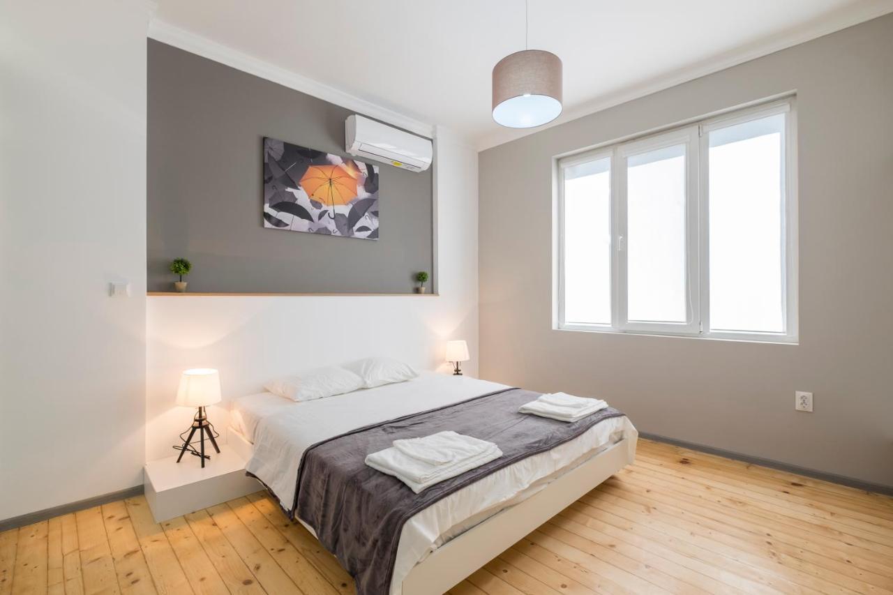 Bluewaveplace - Stylish 2 Bedroom In Center Of *